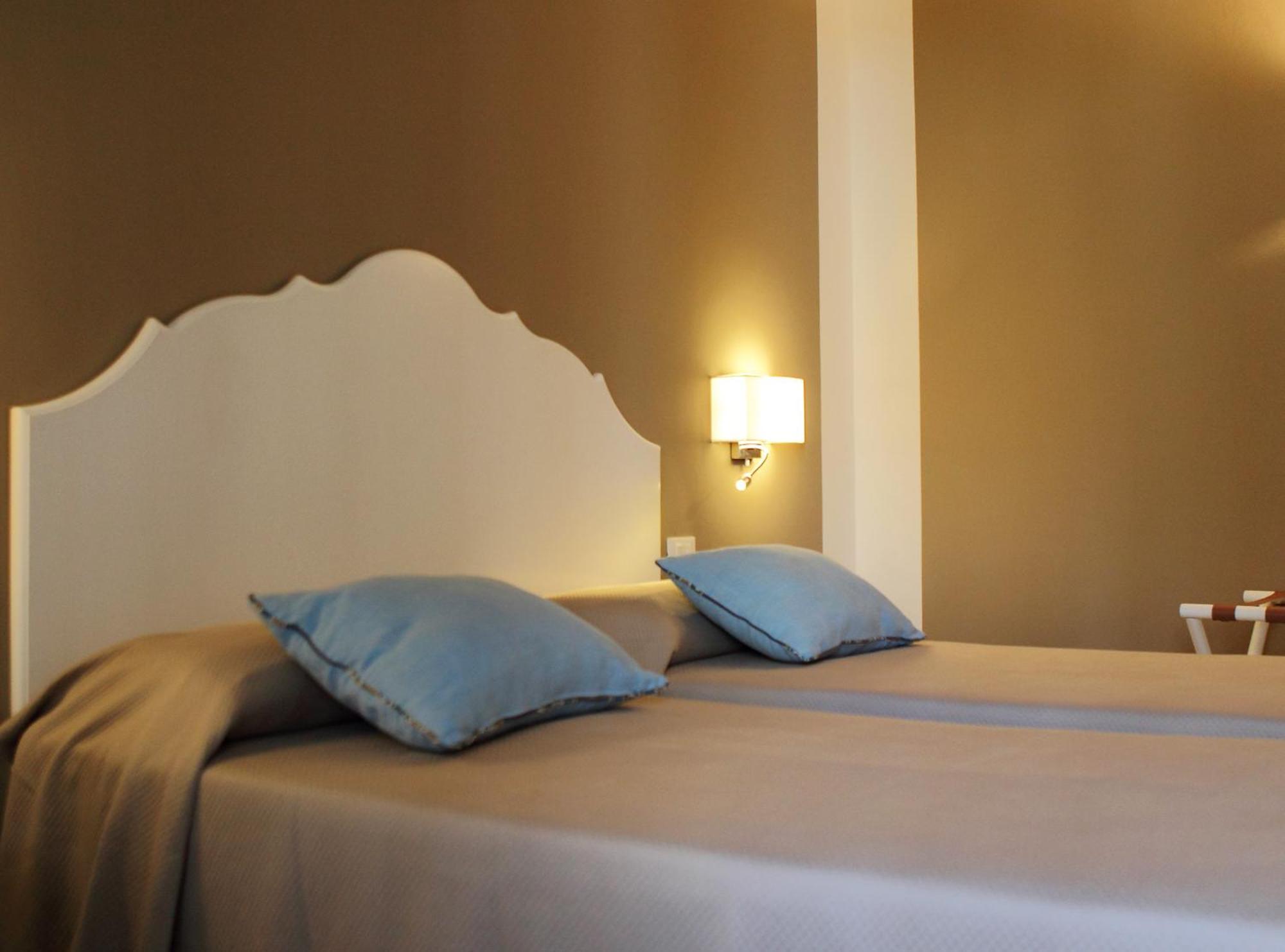 Aegusa Hotel ฟาวีญานา ห้อง รูปภาพ