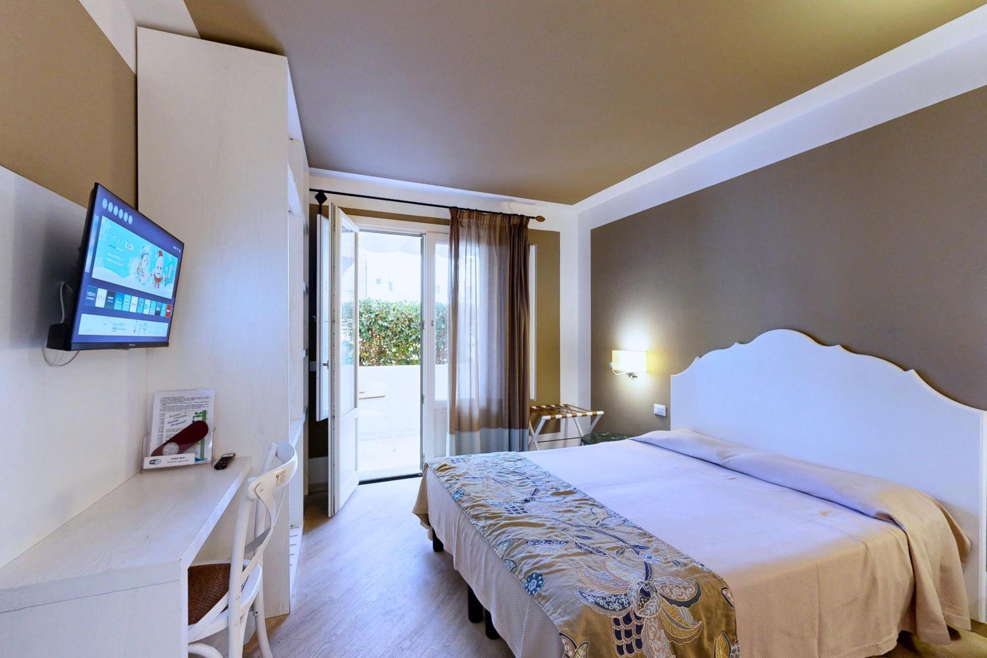 Aegusa Hotel ฟาวีญานา ภายนอก รูปภาพ